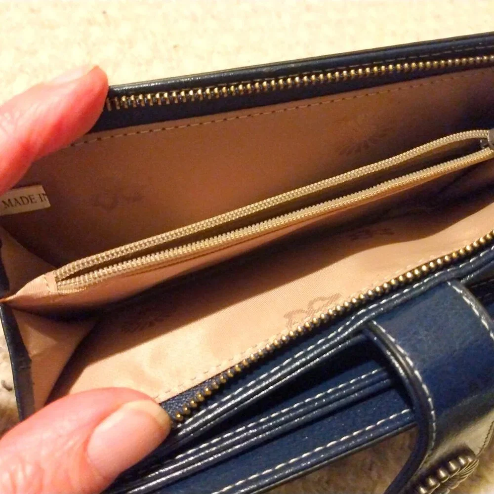 Sendefn Bi-Fold Wallet Quiet Luxury Minimalist Classic Modern Capsule Wardrobe